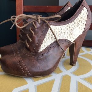Vintage Inspired High Heeled Oxfords